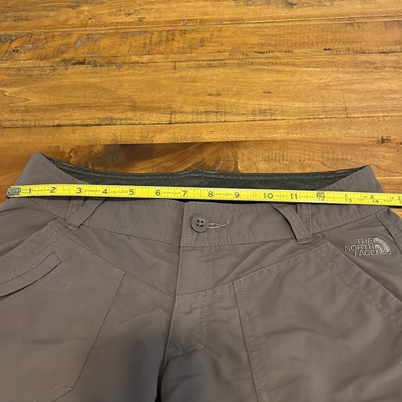 𝅺the North Face women’s 100% Nylon brown hiking shorts, 4, in good condition - Picture 6 of 7